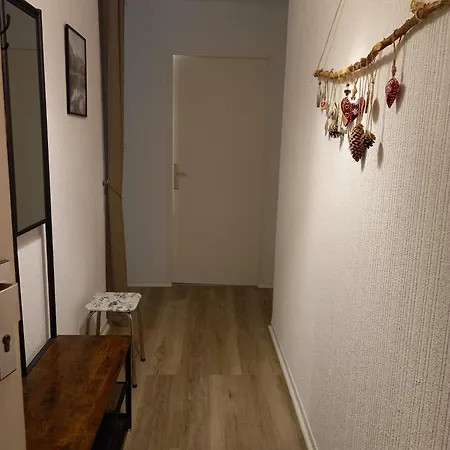 Petit Nid Douillet , T1 Traversant , Sejour , Balcon ,cuisine Independante, Loggia , Au Calme, Proche Centre Bagnères-de-Luchon