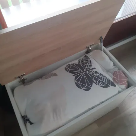 Petit Nid Douillet , T1 Traversant , Sejour , Balcon ,cuisine Independante, Loggia , Au Calme, Proche Centre Lägenhet Bagnères-de-Luchon