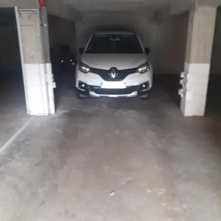 Petit Nid Douillet , T1 Traversant , Sejour , Balcon ,cuisine Independante, Loggia , Au Calme, Proche Centre * Bagnères-de-Luchon