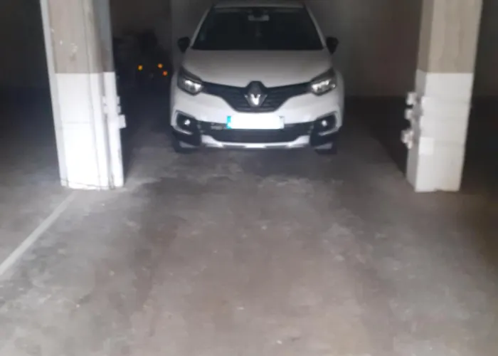 Petit Nid Douillet , T1 Traversant , Sejour , Balcon ,cuisine Independante, Loggia , Au Calme, Proche Centre * Bagnères-de-Luchon