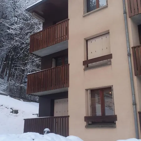 Petit Nid Douillet , T1 Traversant , Sejour , Balcon ,cuisine Independante, Loggia , Au Calme, Proche Centre 公寓 Bagnères-de-Luchon